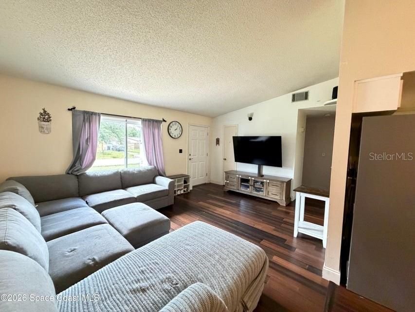 На продажу: $285,000 (3 спален, 2 ванн, 1202 Квадратных фут)