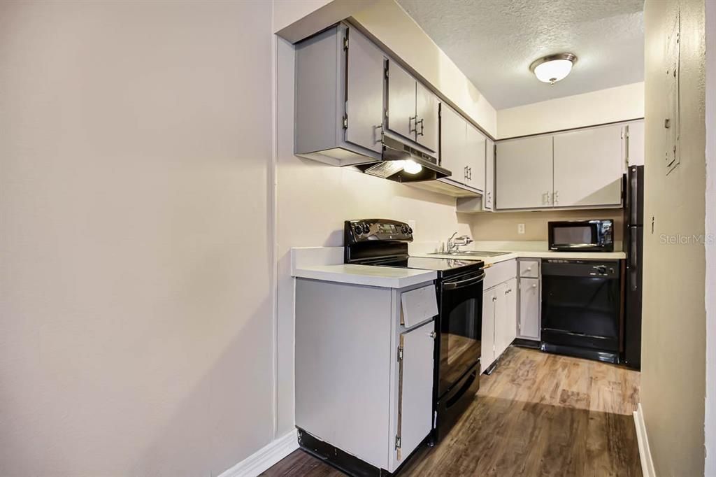 For Rent: $1,950 (1 beds, 1 baths, 668 Square Feet)