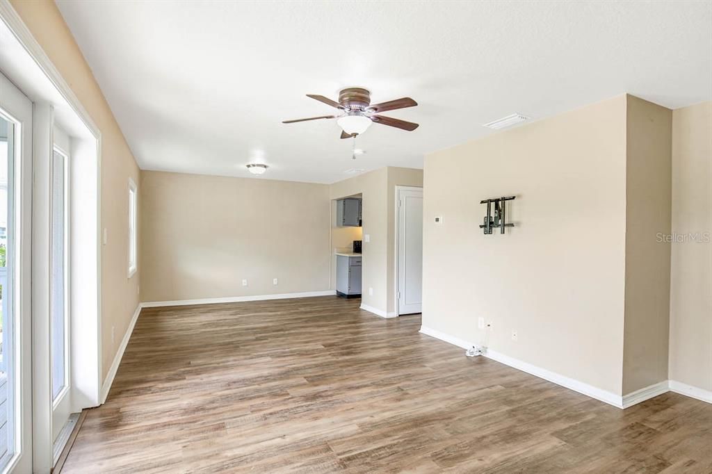 For Rent: $1,950 (1 beds, 1 baths, 668 Square Feet)