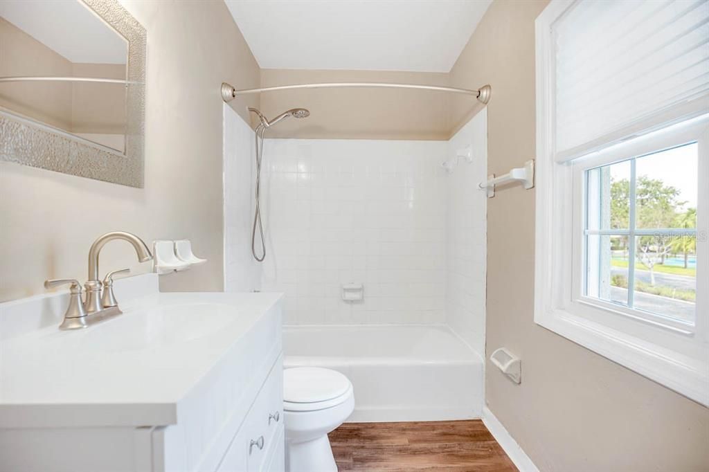 For Rent: $1,950 (1 beds, 1 baths, 668 Square Feet)