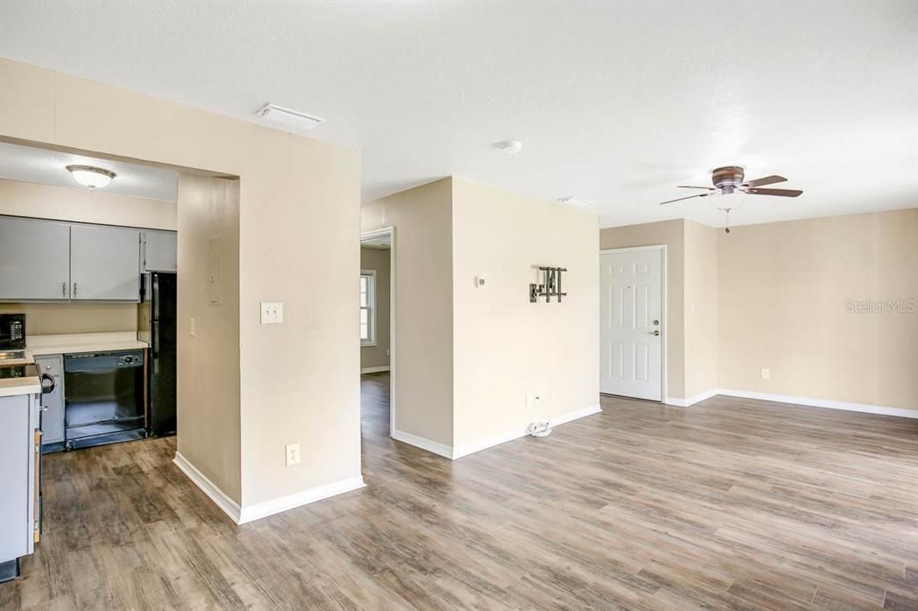 For Rent: $1,950 (1 beds, 1 baths, 668 Square Feet)