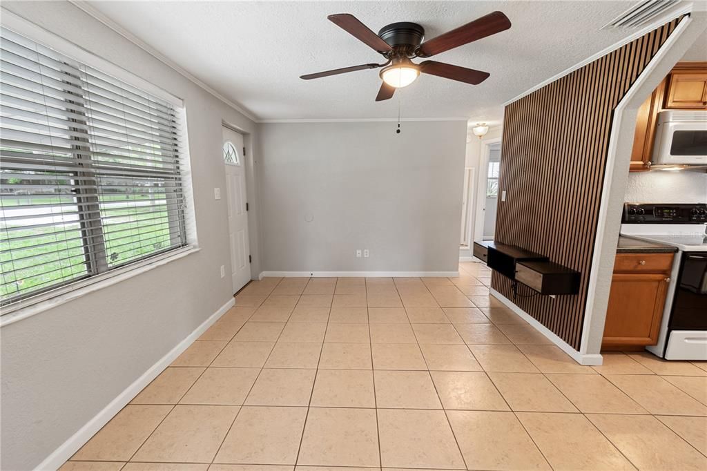 For Sale: $249,000 (3 beds, 2 baths, 884 Square Feet)