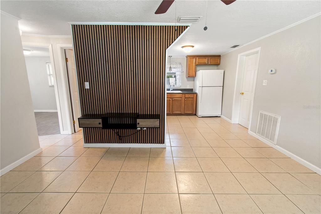 For Sale: $249,000 (3 beds, 2 baths, 884 Square Feet)