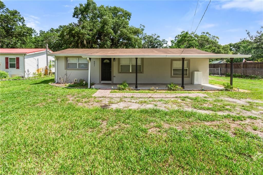 For Sale: $249,000 (3 beds, 2 baths, 884 Square Feet)