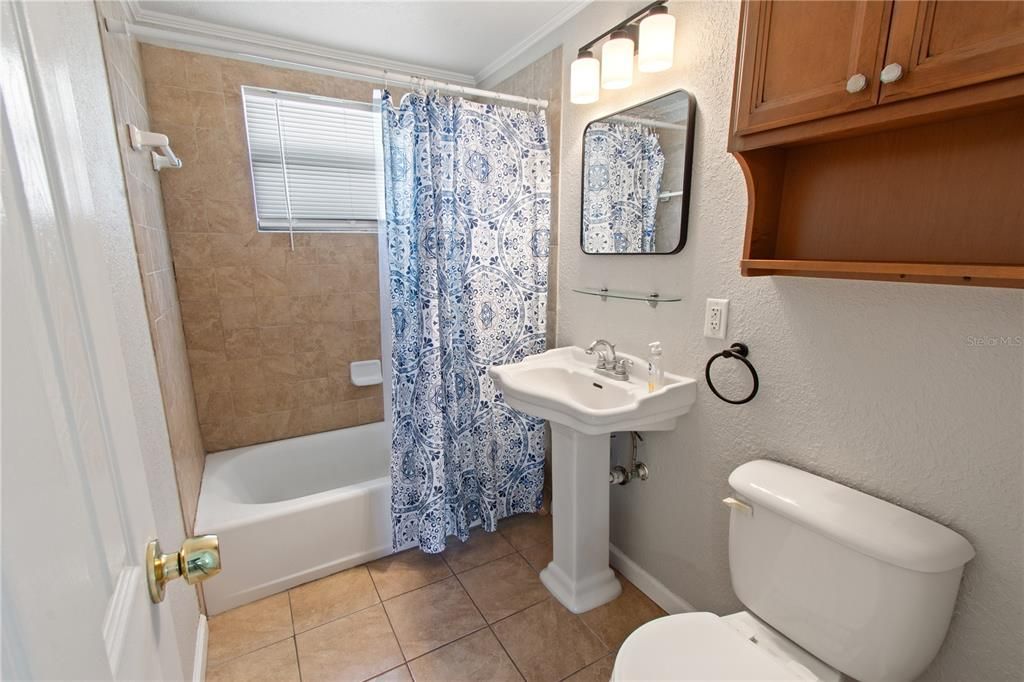 For Sale: $249,000 (3 beds, 2 baths, 884 Square Feet)