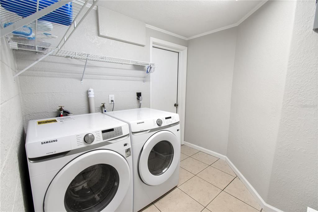 For Sale: $249,000 (3 beds, 2 baths, 884 Square Feet)