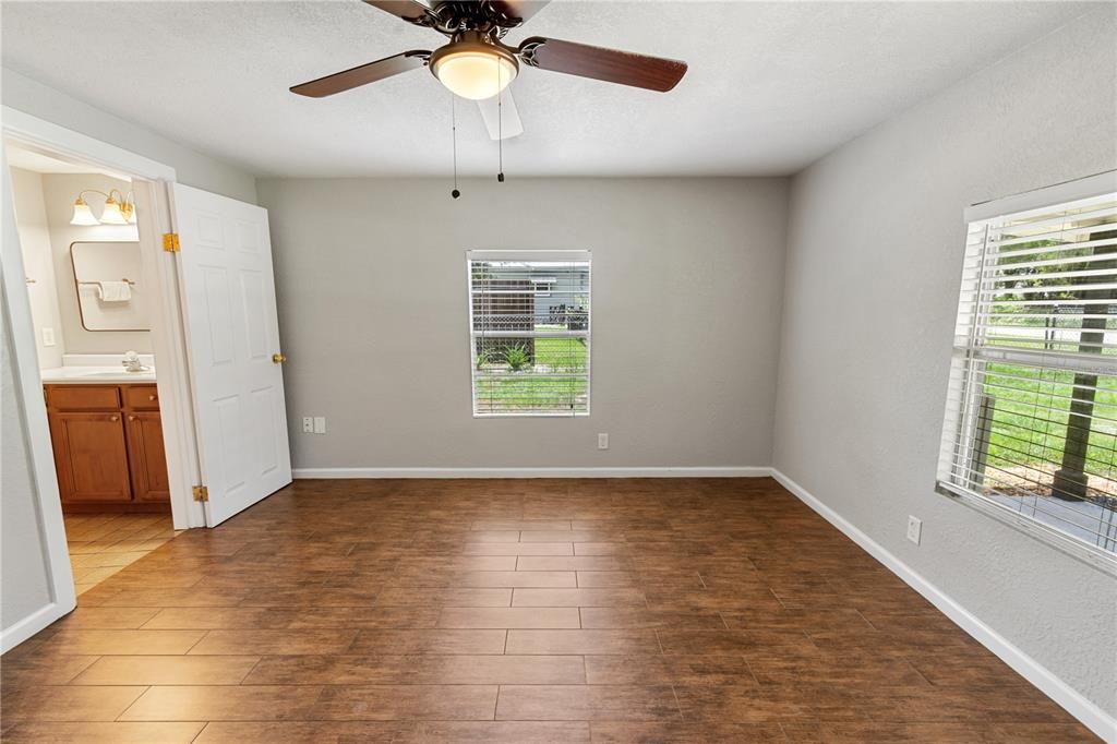 For Sale: $249,000 (3 beds, 2 baths, 884 Square Feet)