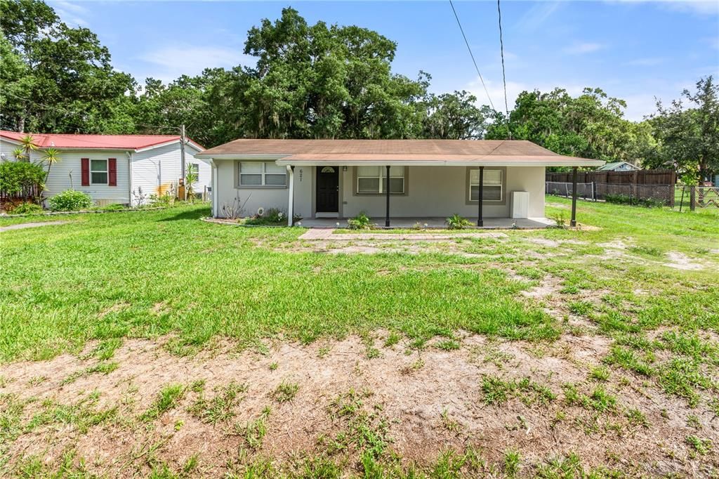 For Sale: $249,000 (3 beds, 2 baths, 884 Square Feet)