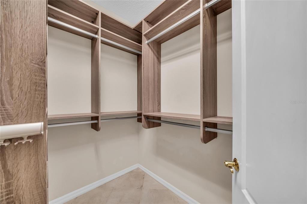 En Venta: $865,000 (4 camas, 3 baños, 3045 Pies cuadrados)