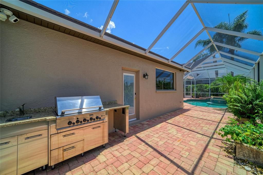 En Venta: $865,000 (4 camas, 3 baños, 3045 Pies cuadrados)