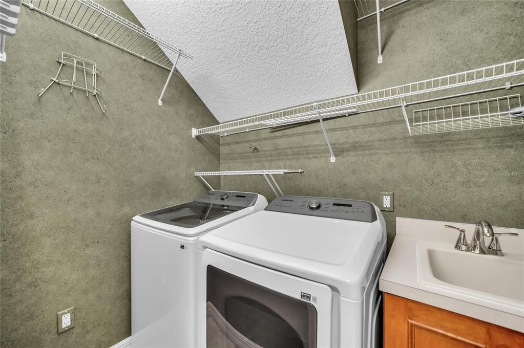 En Venta: $865,000 (4 camas, 3 baños, 3045 Pies cuadrados)
