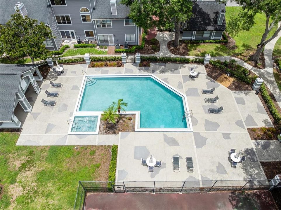 For Sale: $164,900 (1 beds, 1 baths, 732 Square Feet)