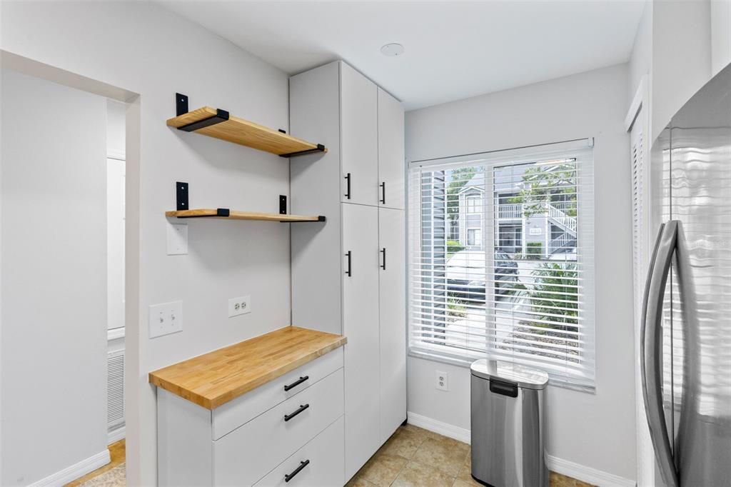For Sale: $164,900 (1 beds, 1 baths, 732 Square Feet)