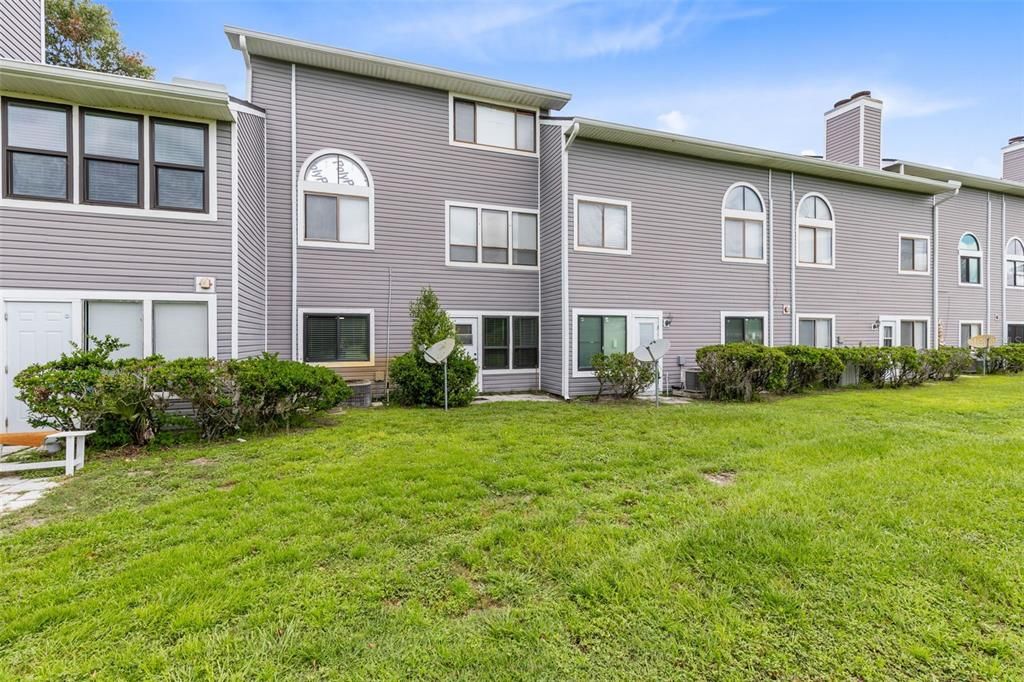 For Sale: $164,900 (1 beds, 1 baths, 732 Square Feet)