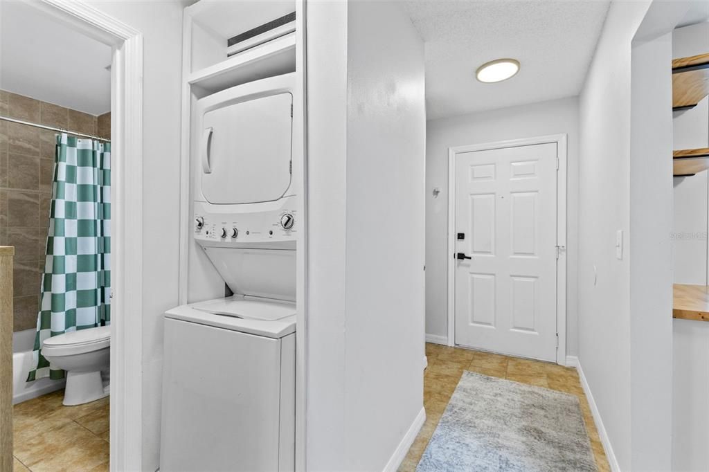 For Sale: $164,900 (1 beds, 1 baths, 732 Square Feet)