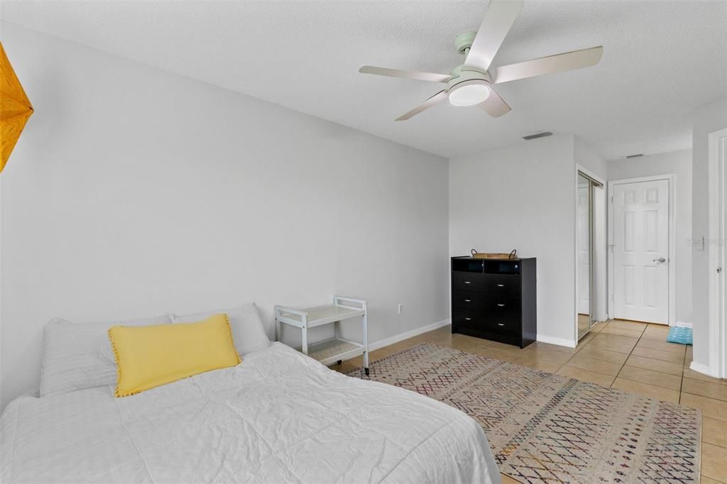 For Sale: $164,900 (1 beds, 1 baths, 732 Square Feet)