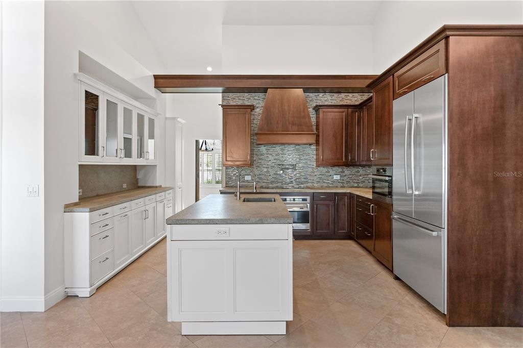 En Venta: $639,000 (4 camas, 2 baños, 2471 Pies cuadrados)