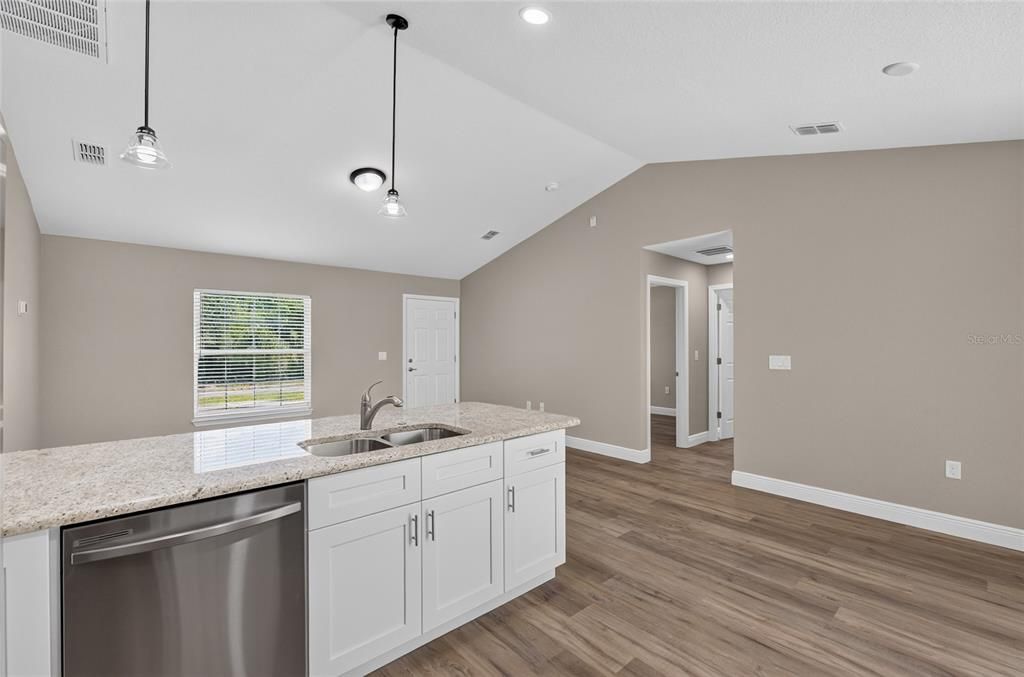 For Sale: $234,000 (3 beds, 2 baths, 1286 Square Feet)
