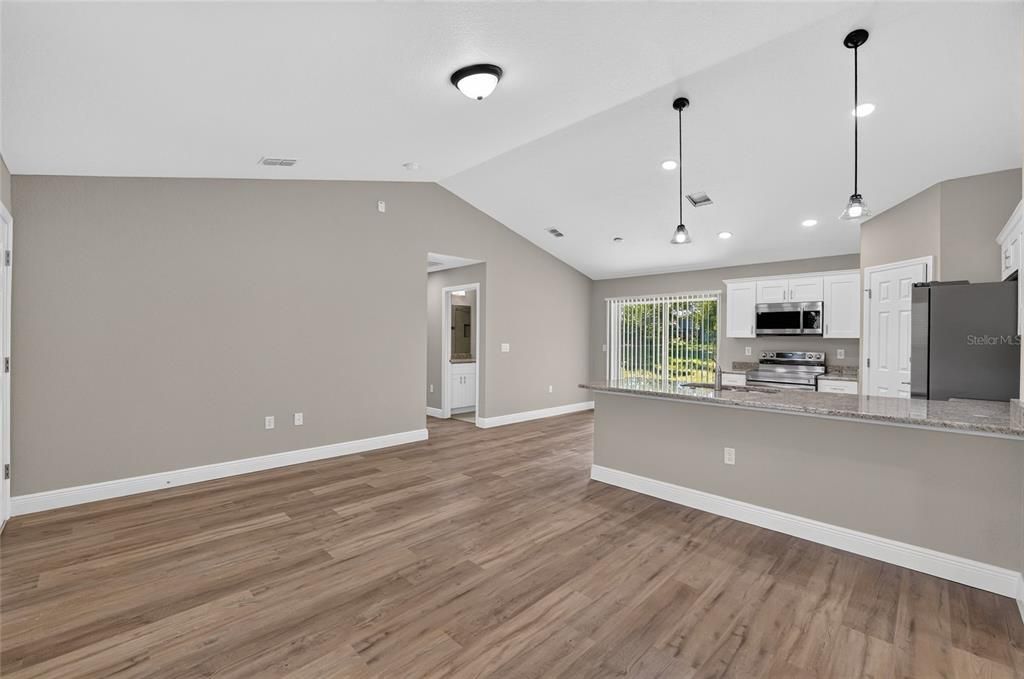 For Sale: $234,000 (3 beds, 2 baths, 1286 Square Feet)