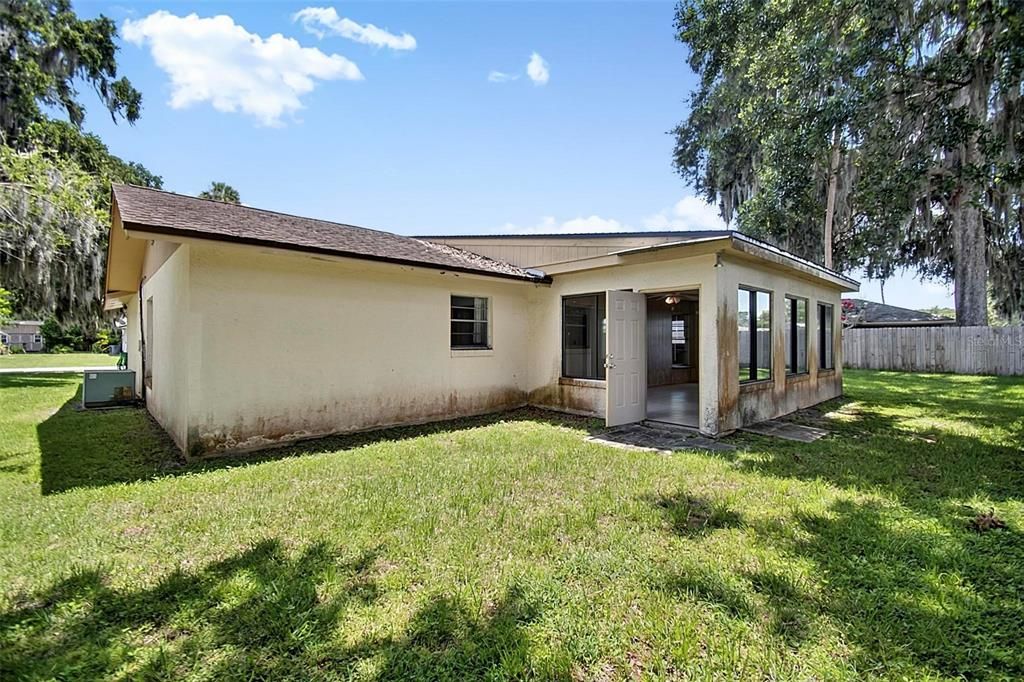 Active With Contract: $210,000 (3 beds, 2 baths, 1263 Square Feet)