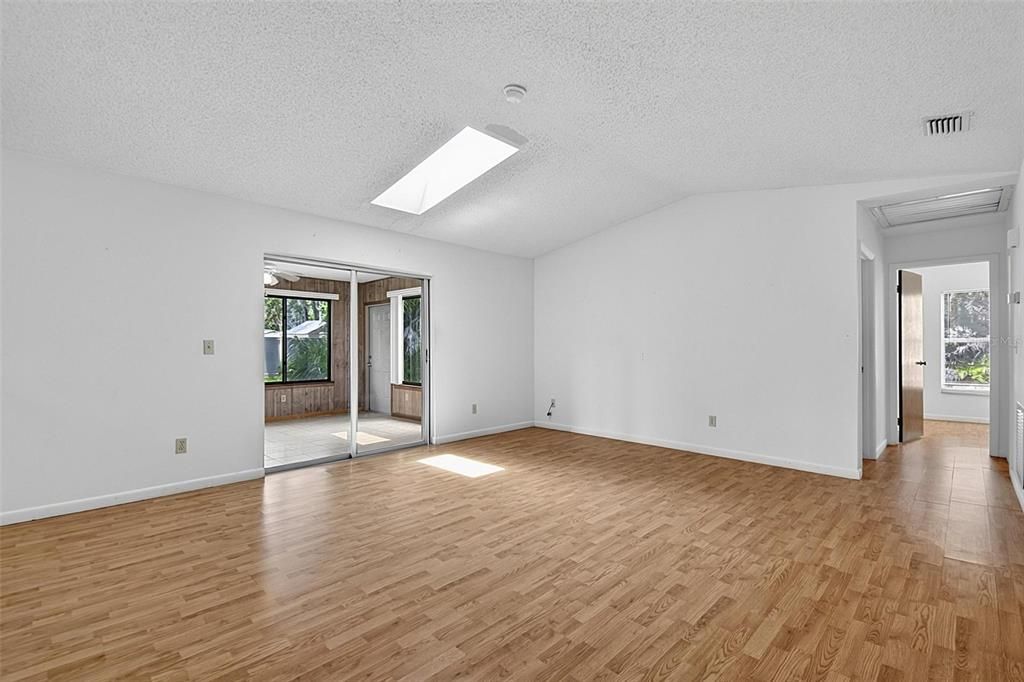 Active With Contract: $210,000 (3 beds, 2 baths, 1263 Square Feet)