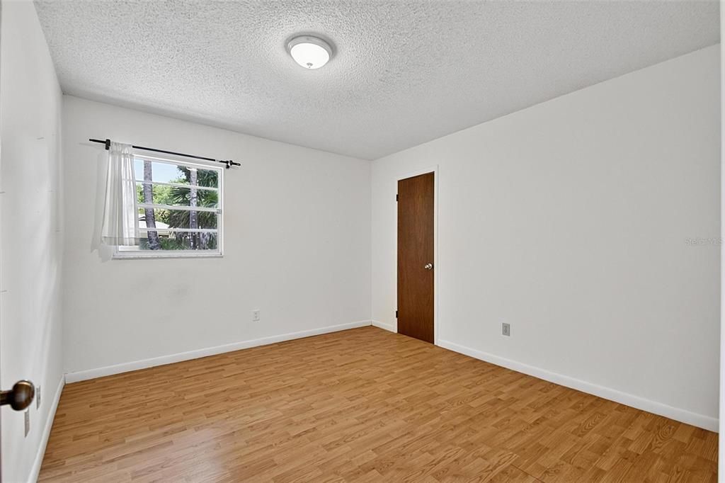 Active With Contract: $210,000 (3 beds, 2 baths, 1263 Square Feet)