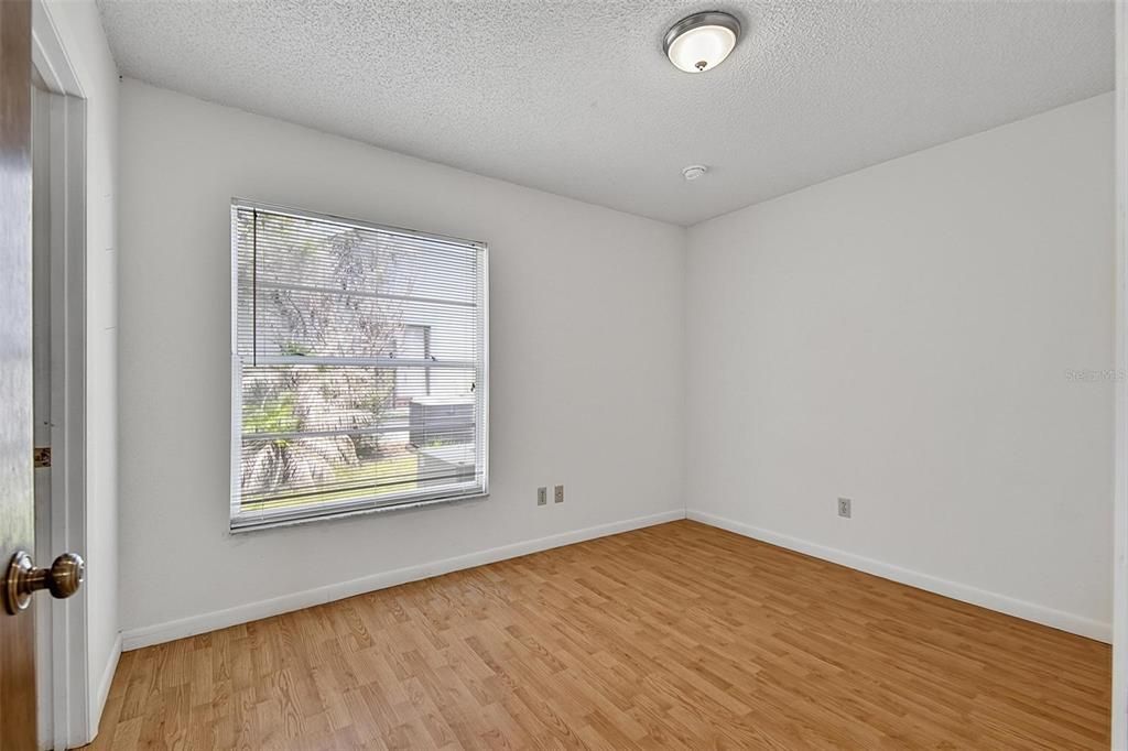 Active With Contract: $210,000 (3 beds, 2 baths, 1263 Square Feet)