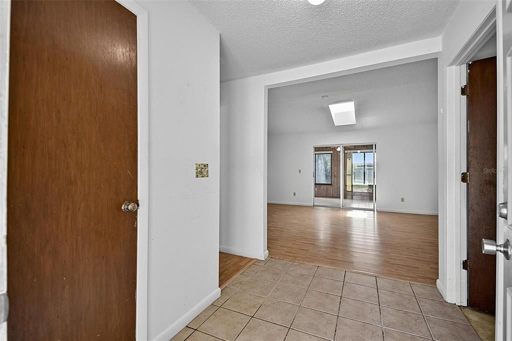Active With Contract: $210,000 (3 beds, 2 baths, 1263 Square Feet)