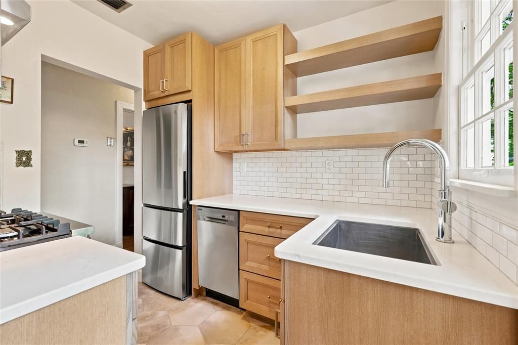 На продажу: $349,000 (2 спален, 1 ванн, 1032 Квадратных фут)