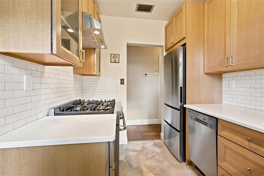 На продажу: $349,000 (2 спален, 1 ванн, 1032 Квадратных фут)