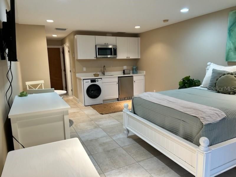 For Rent: $1,450 (1 beds, 1 baths, 800 Square Feet)