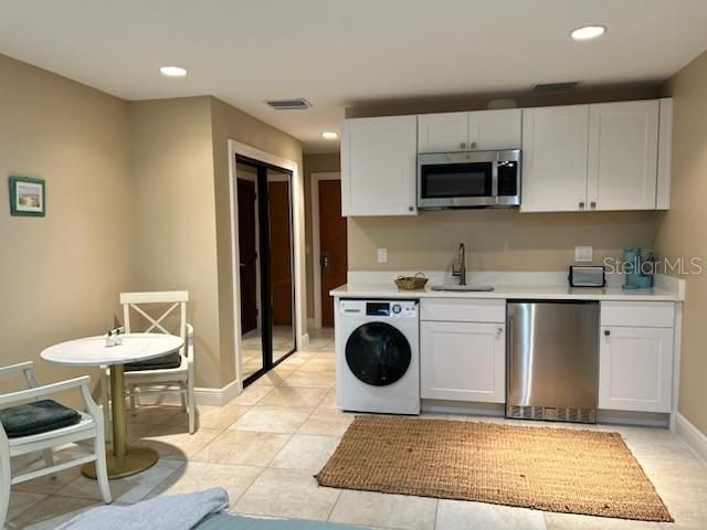 For Rent: $1,450 (1 beds, 1 baths, 800 Square Feet)