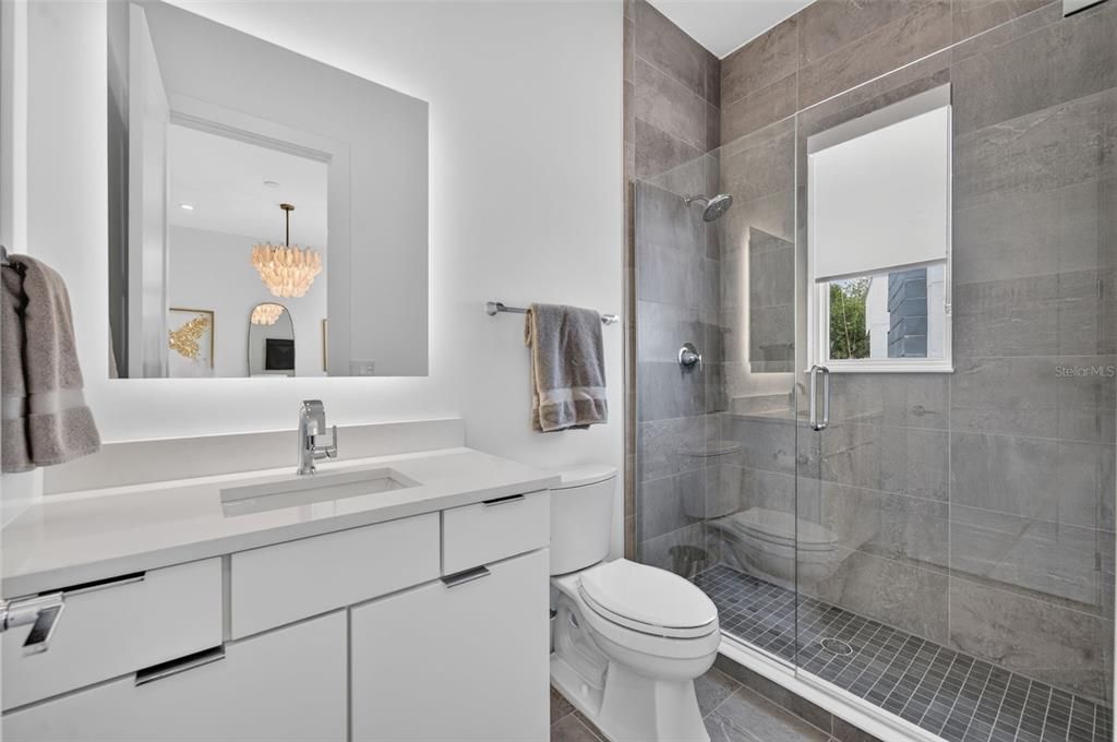 En Venta: $1,339,000 (3 camas, 3 baños, 2377 Pies cuadrados)