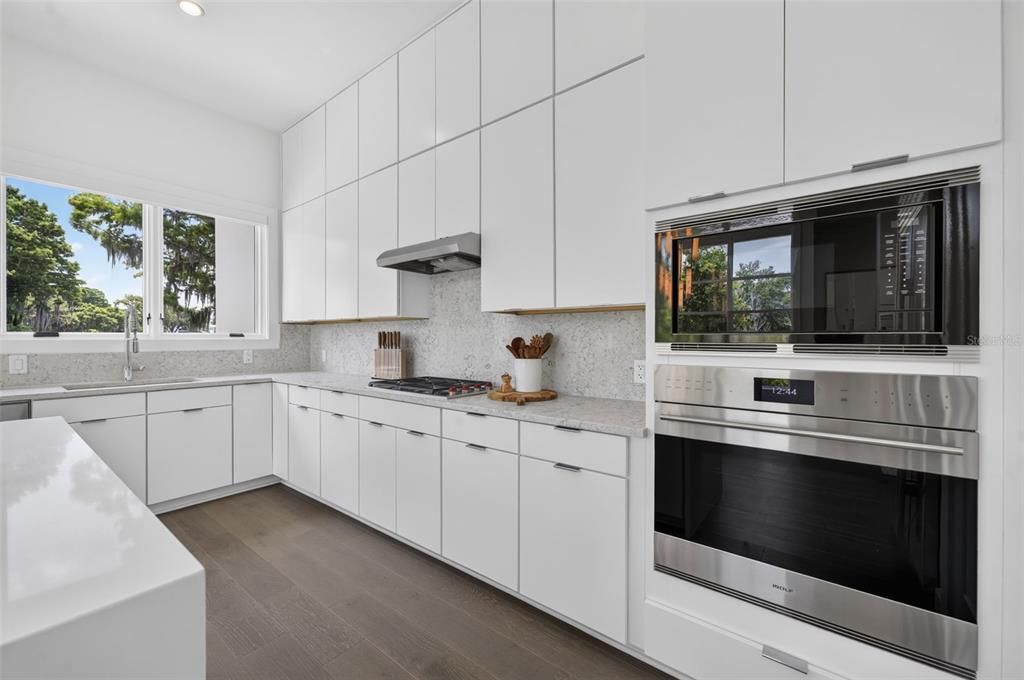 En Venta: $1,339,000 (3 camas, 3 baños, 2377 Pies cuadrados)