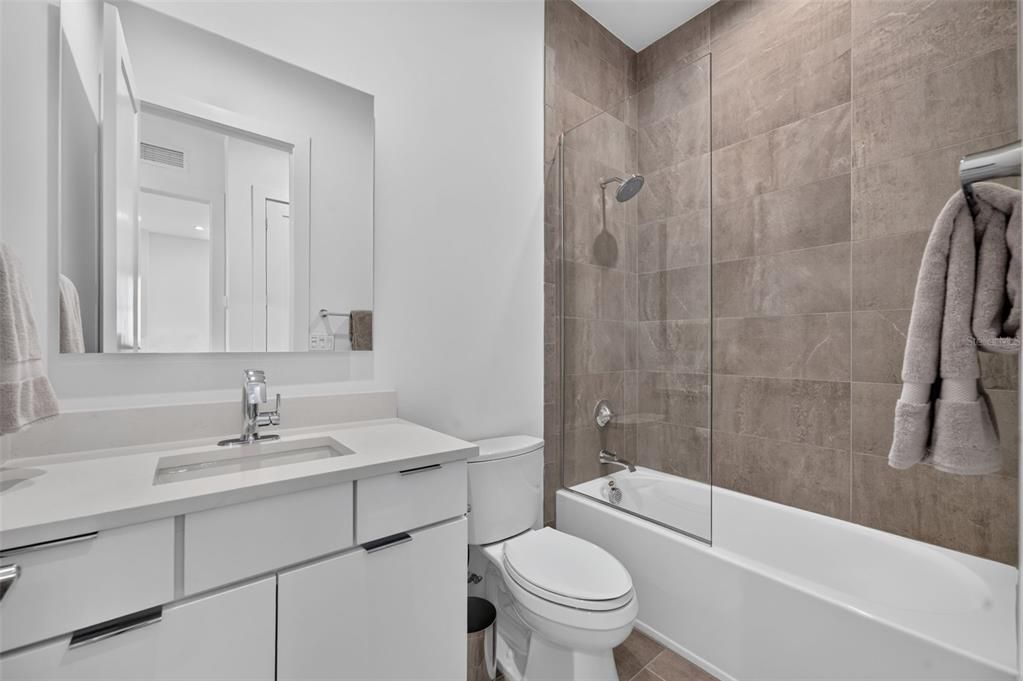 En Venta: $1,339,000 (3 camas, 3 baños, 2377 Pies cuadrados)