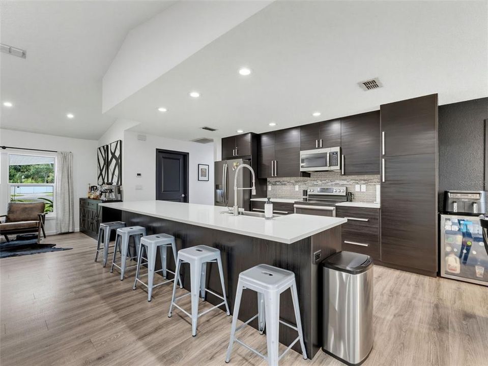 На продажу: $749,900 (6 спален, 3 ванн, 2620 Квадратных фут)