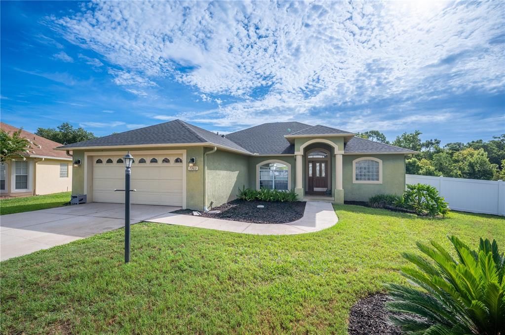For Sale: $329,900 (4 beds, 2 baths, 1917 Square Feet)