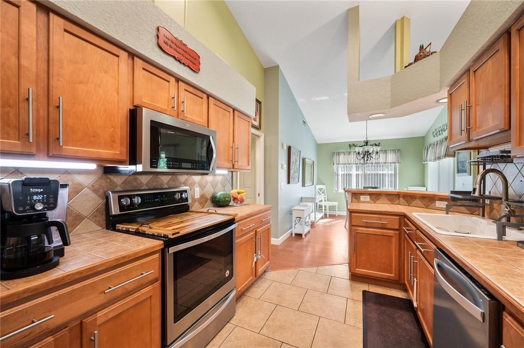 For Sale: $329,900 (4 beds, 2 baths, 1917 Square Feet)