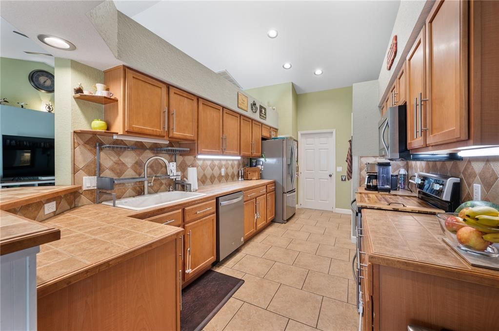 For Sale: $329,900 (4 beds, 2 baths, 1917 Square Feet)