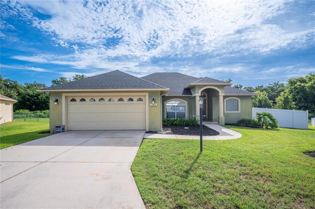 For Sale: $329,900 (4 beds, 2 baths, 1917 Square Feet)