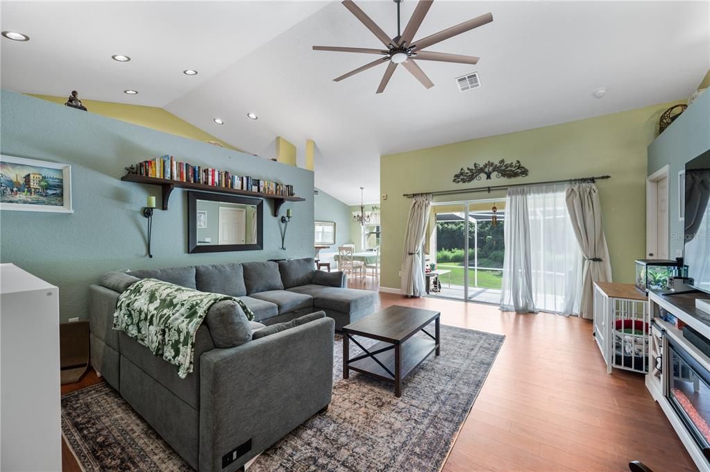 For Sale: $329,900 (4 beds, 2 baths, 1917 Square Feet)