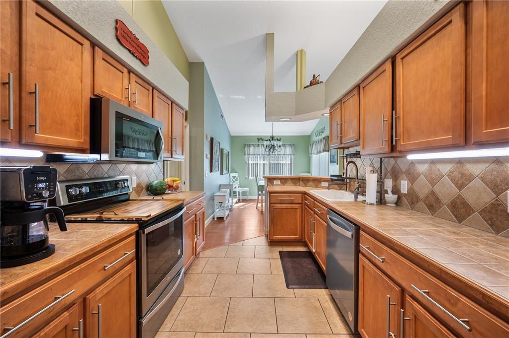 For Sale: $329,900 (4 beds, 2 baths, 1917 Square Feet)