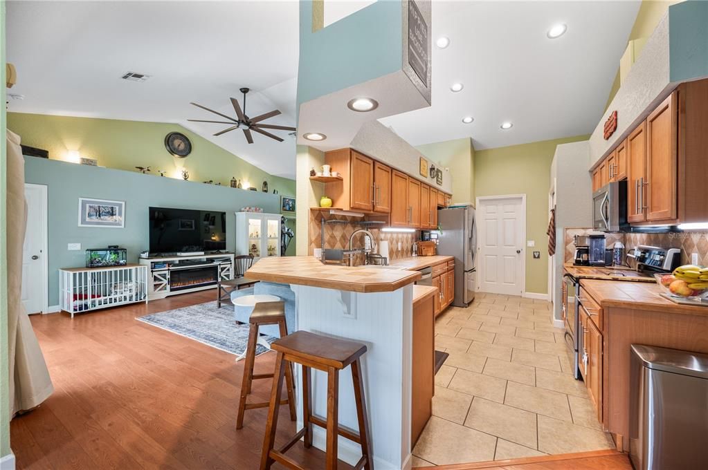 For Sale: $329,900 (4 beds, 2 baths, 1917 Square Feet)