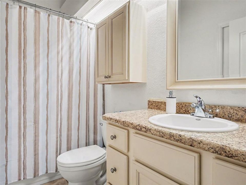 На продажу: $225,000 (2 спален, 2 ванн, 1355 Квадратных фут)
