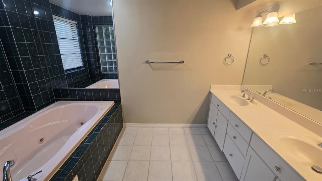 For Sale: $590,000 (4 beds, 3 baths, 2656 Square Feet)