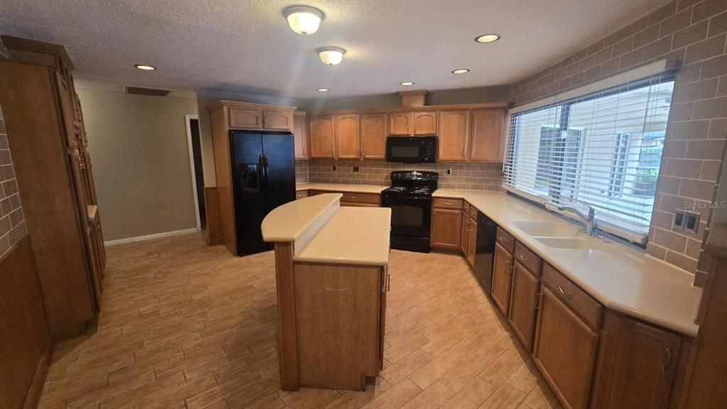 For Sale: $590,000 (4 beds, 3 baths, 2656 Square Feet)