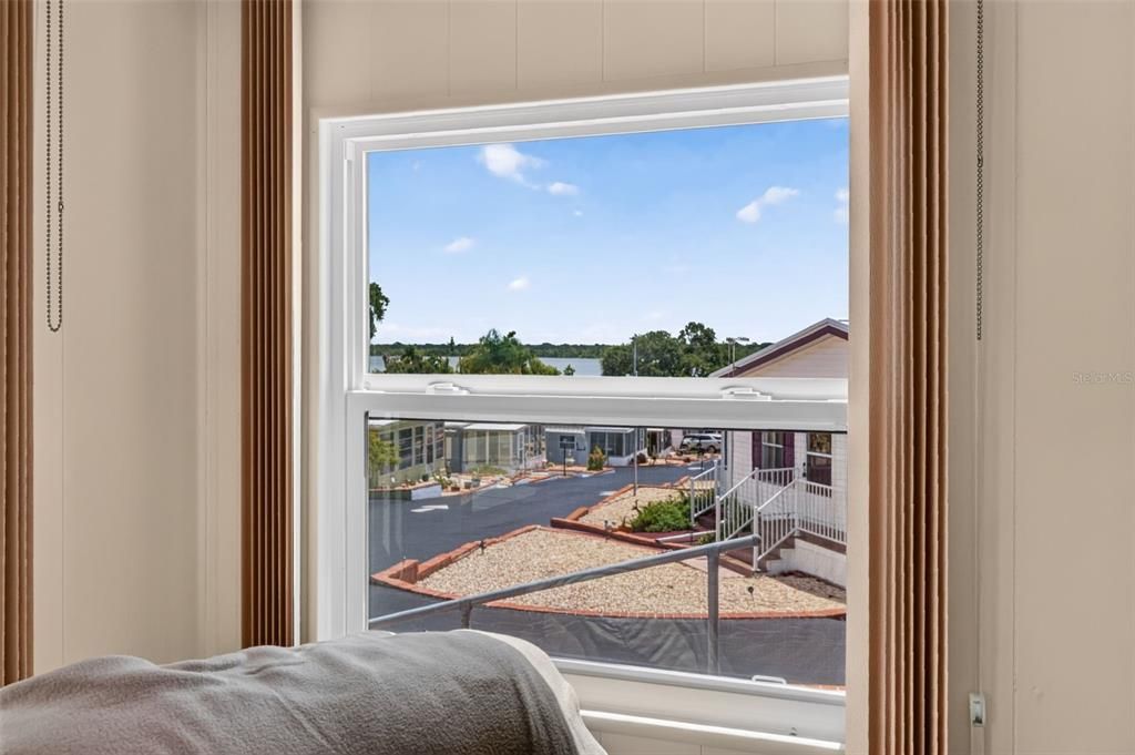 For Sale: $119,000 (2 beds, 1 baths, 999 Square Feet)