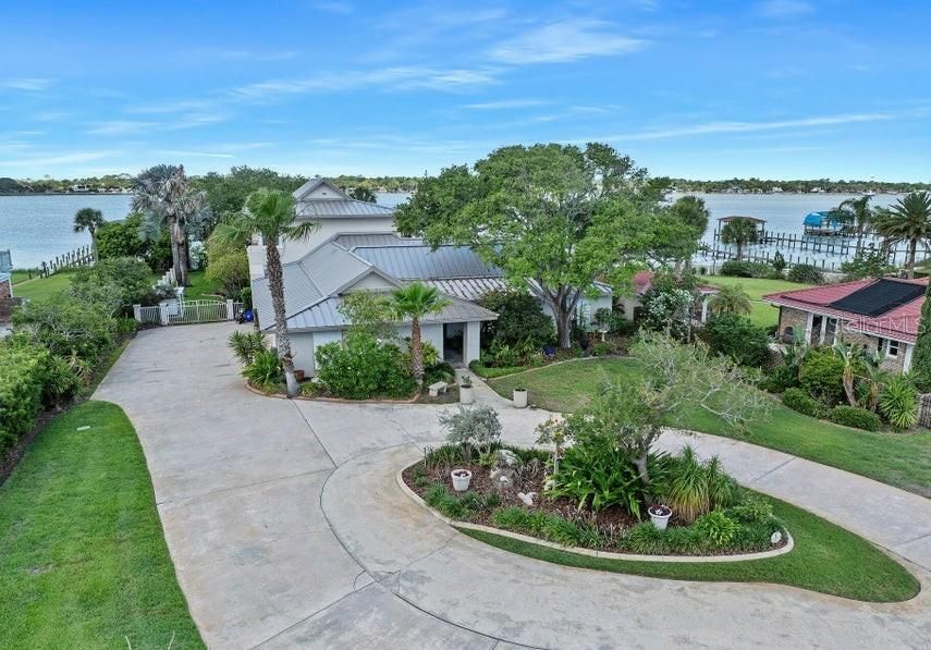 Recently Sold: $2,200,000 (5 beds, 4 baths, 4254 Square Feet)