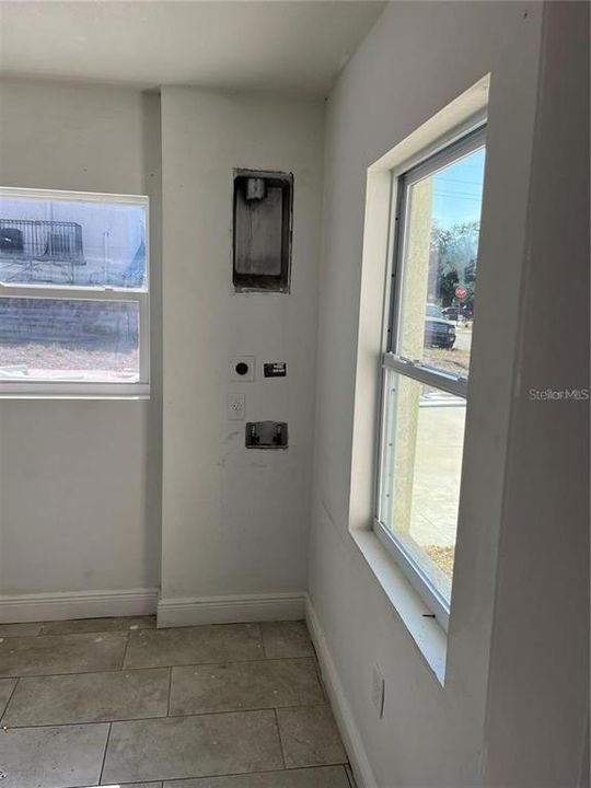 For Sale: $400,000 (4 beds, 4 baths, 1332 Square Feet)