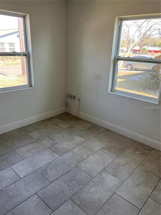 For Sale: $400,000 (4 beds, 4 baths, 1332 Square Feet)